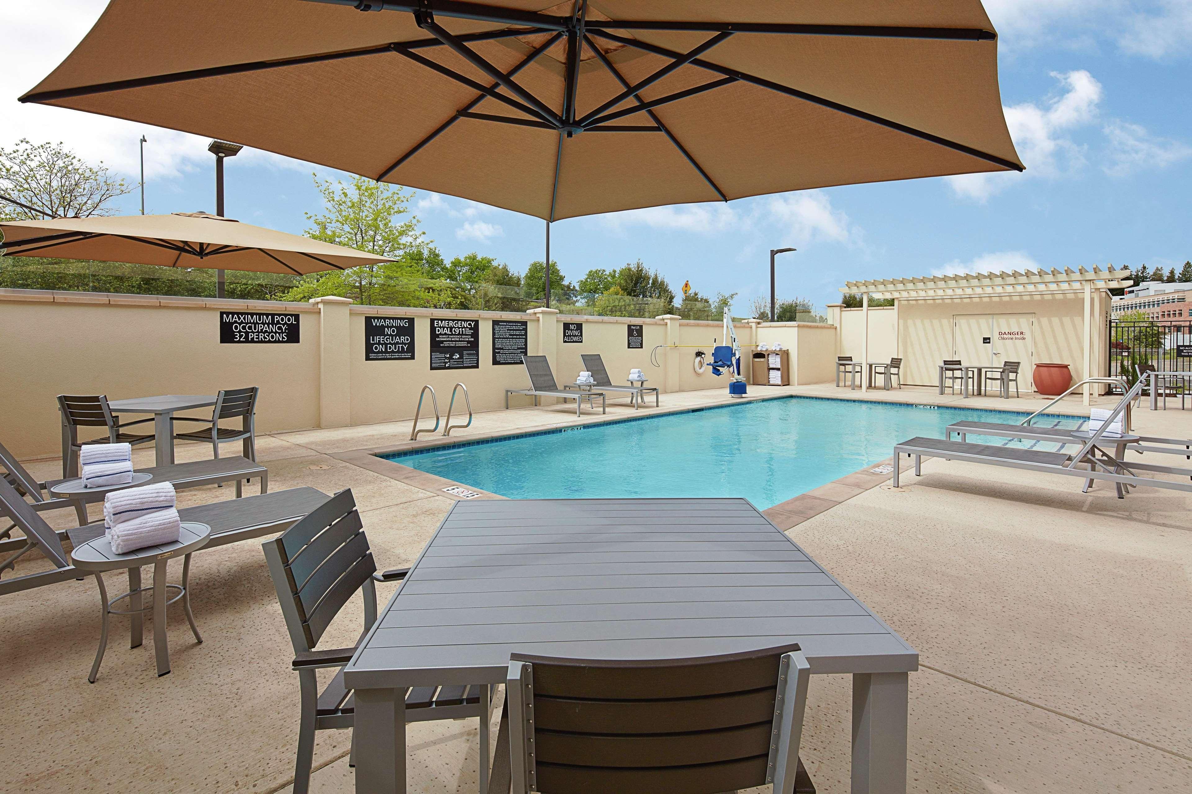 Hampton Inn & Suites Sacramento At Csus Exteriör bild